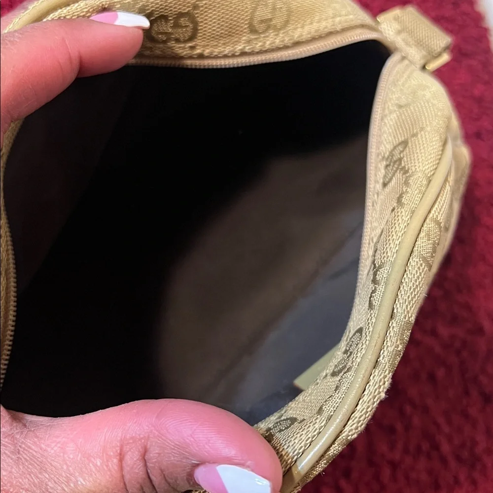GUCCI authentic VINTAGE MONOGRAM HALF MOON MINI POUCHETTE BAG - Picture 15 of 17